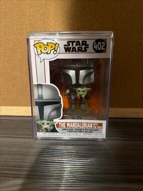Funko Pop! Star Wars - The Mandalorian w the Child #402 in Pop Protector